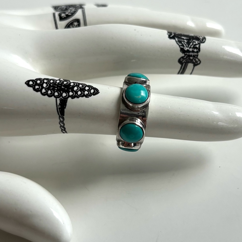 Sterling Silver Ring with Turquoise Stones Size 7 - Picture 7 of 9
